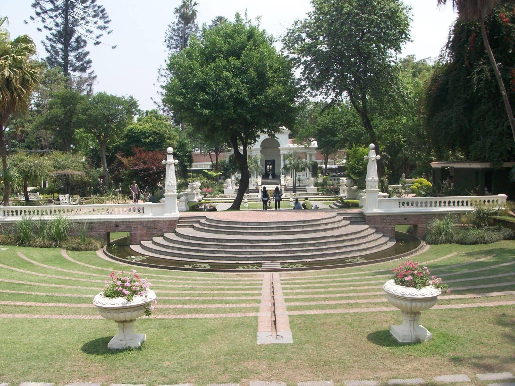 Kathmandu Grand Hotel Exterior foto